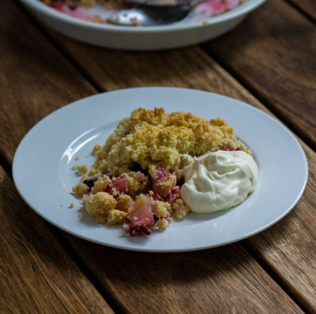 rhubarb crumble